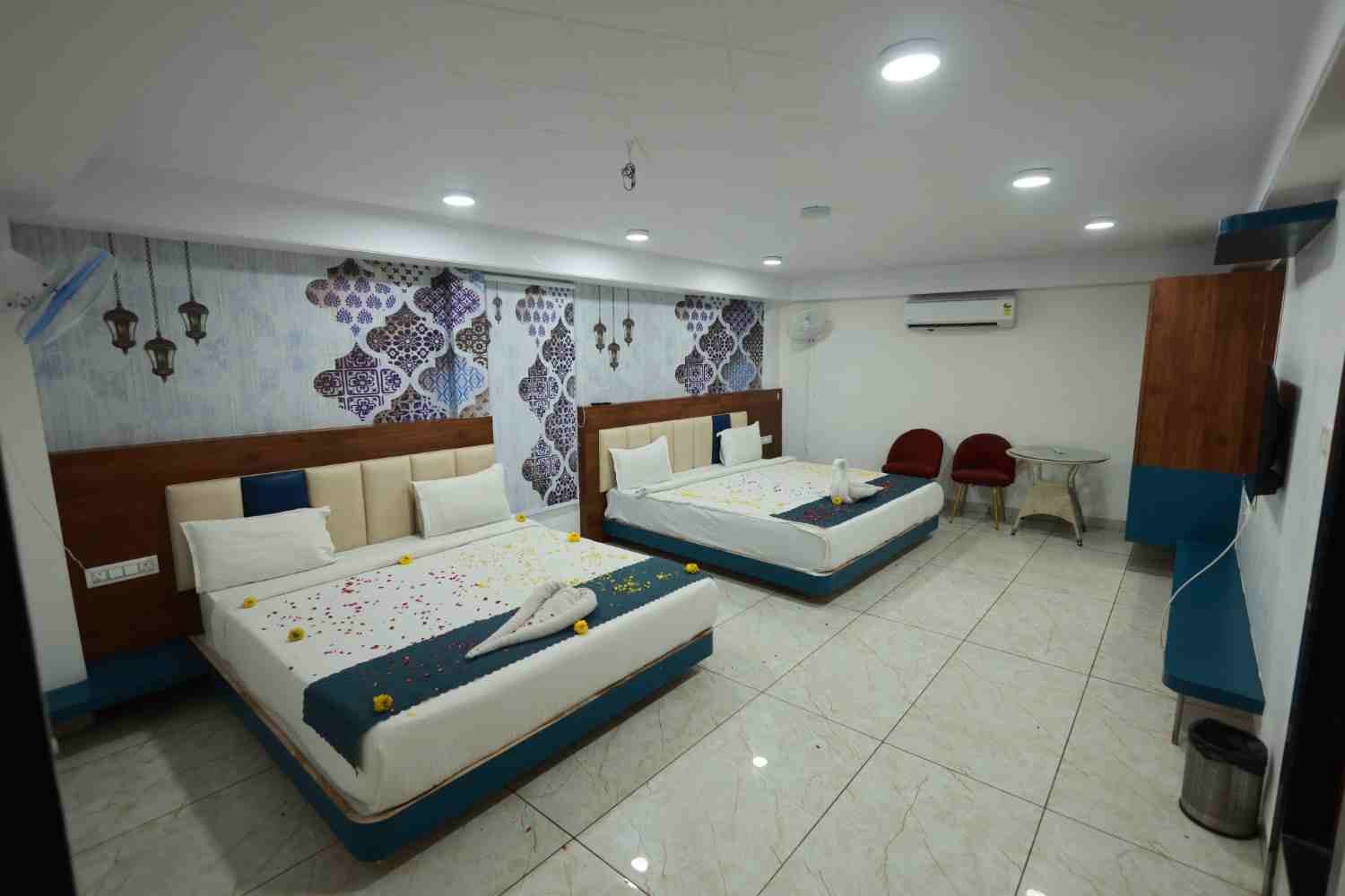 Rooms and Suites - Lakeview Resort Indore
